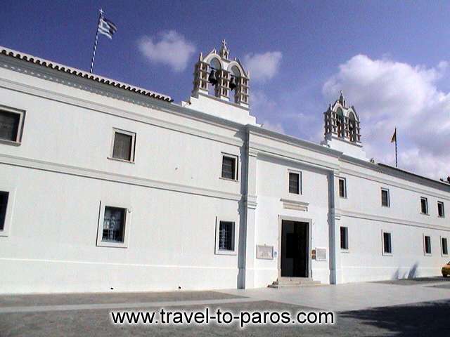 EKATONTAPYLIANI CHURCH - Inside the church functions and Byzantine Museum. There the visitor will see  ecclesiastical heirlooms and appreciable Byzantine icons.